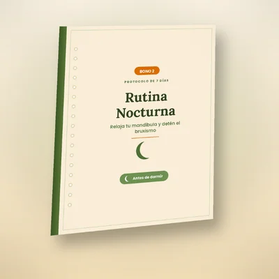 Tablet con la guía de rutina nocturna junto a una lámpara